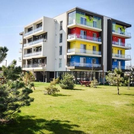 Апартаменты Beside Airport Отопени Экстерьер фото