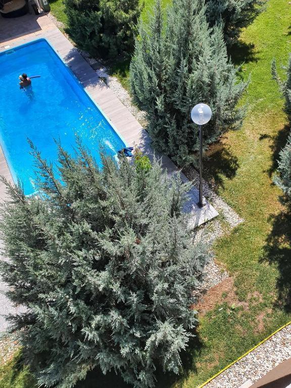 Апартаменты Beside Airport Отопени Экстерьер фото